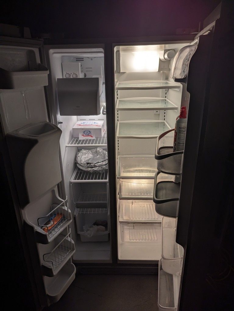 Frigidaire Professional Refrigerator for Sale in Vista, CA OfferUp