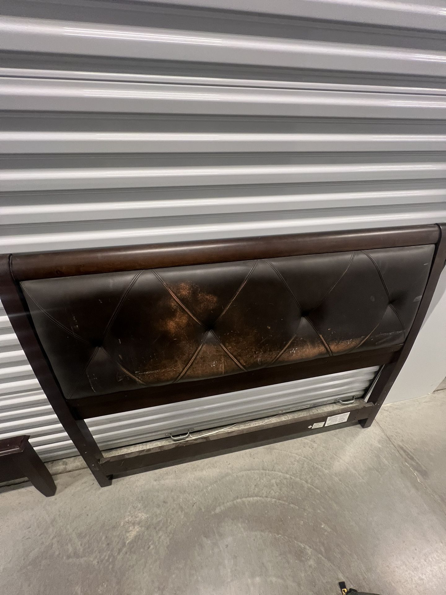 Wood bed Frame With Headboard (queen)