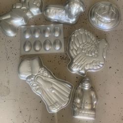 7 Cake molds 