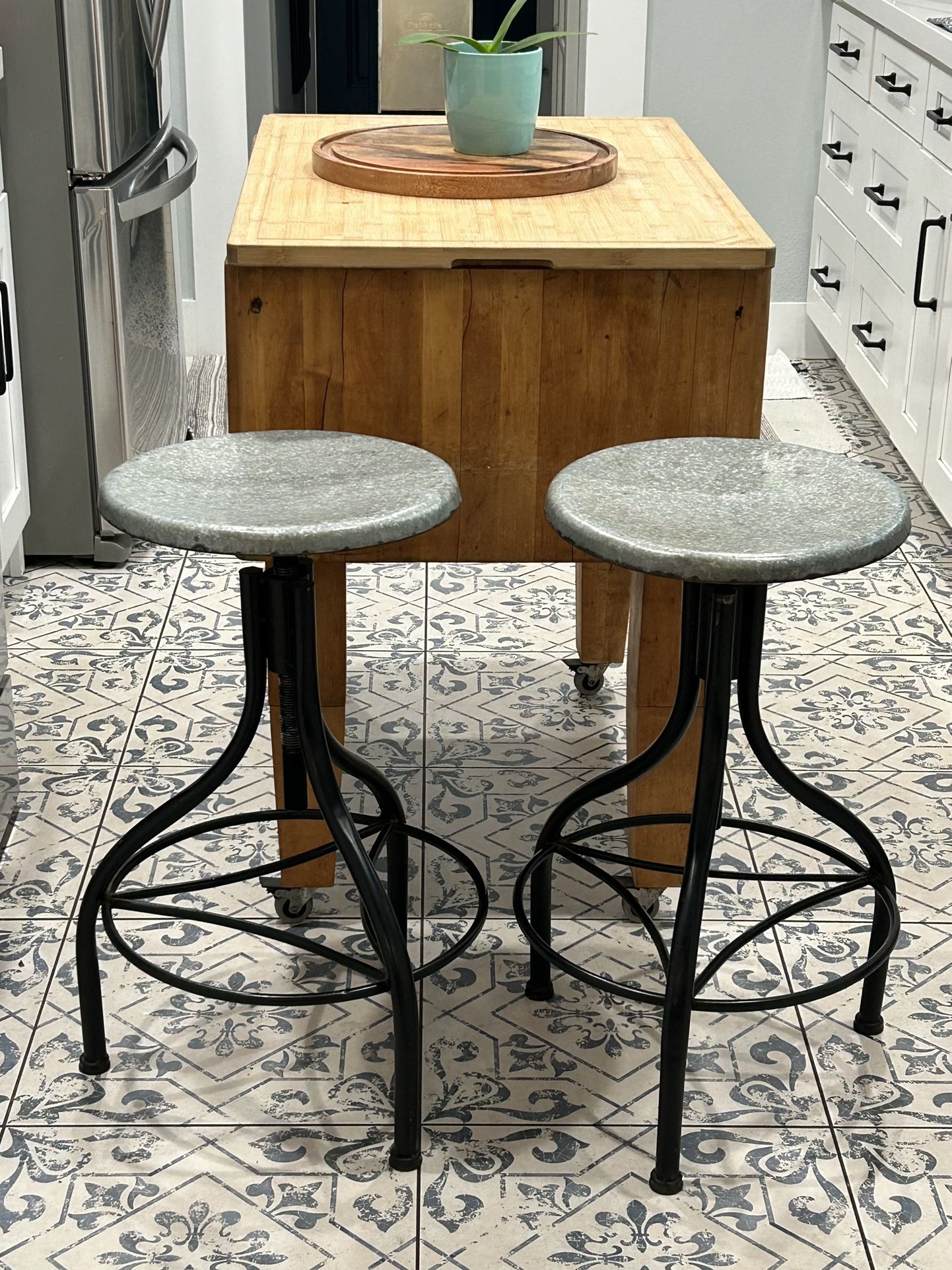 Metal Stools (adjustable)