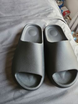 7 youth yeezy slides new