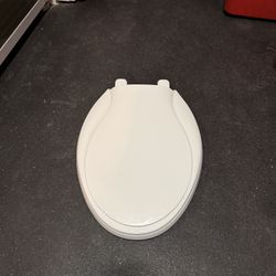 Kohler Elongated White Toilet Sway With Potty Seat 