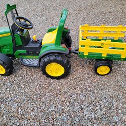 Peg Perego John Deere ride-on tractor