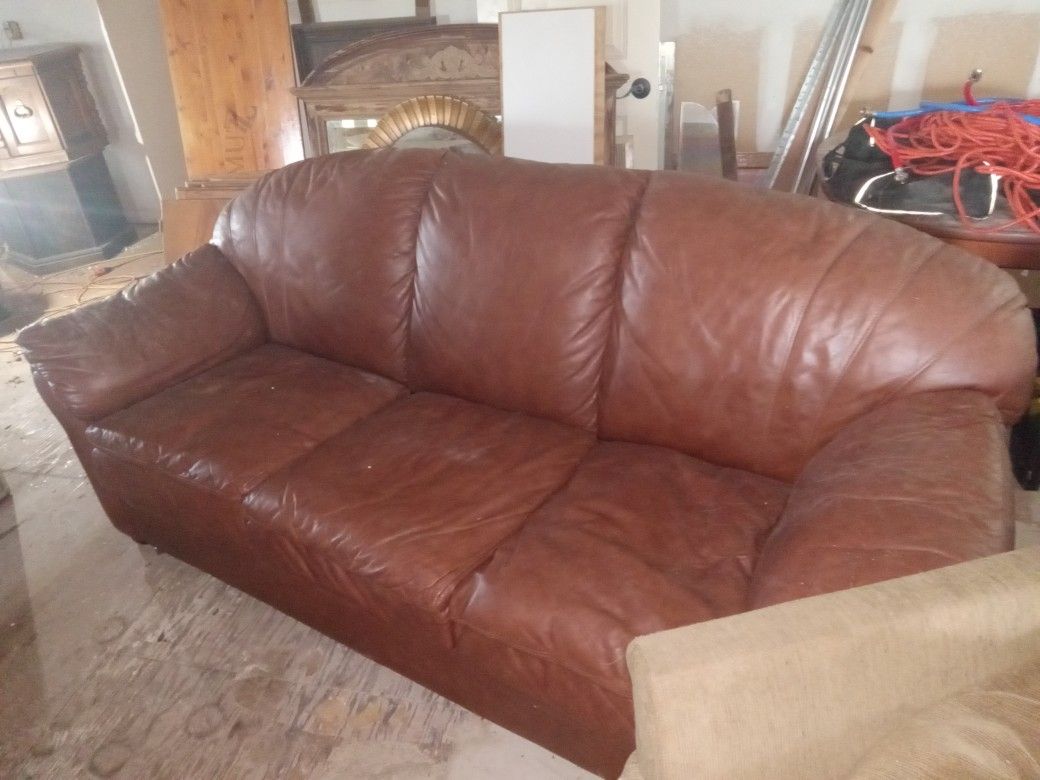 Like New Red Leather Couch. Only Pick Up $300 Obo