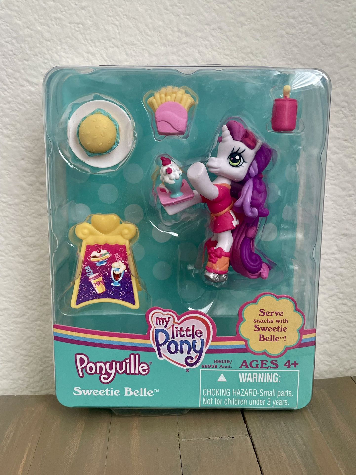 My Little Pony Ponyville Serve Snacks With Sweetie Belle NIB RETIRED
