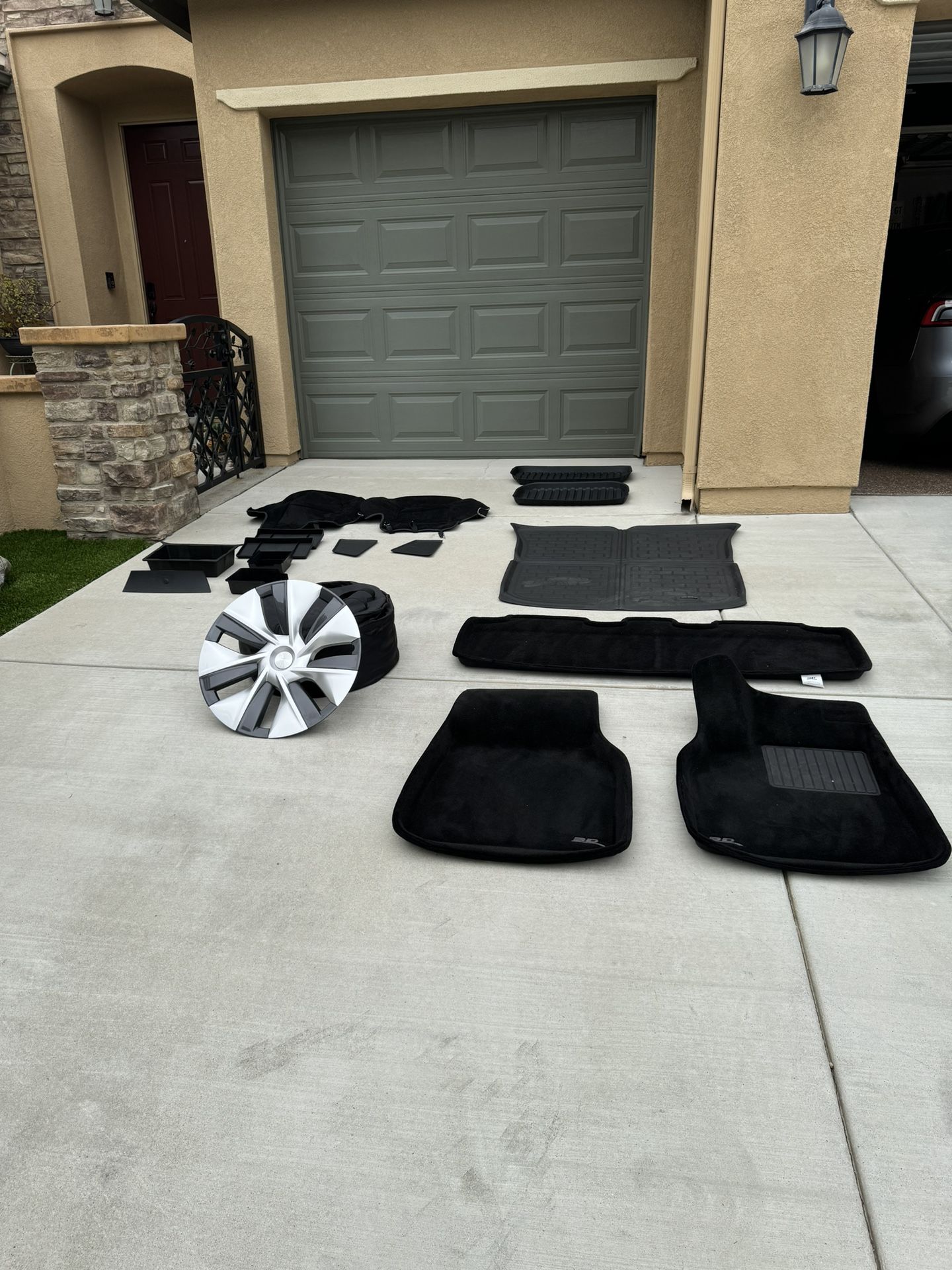 Complete Set Of 2024 Tesla Model Y Mats And Accessories