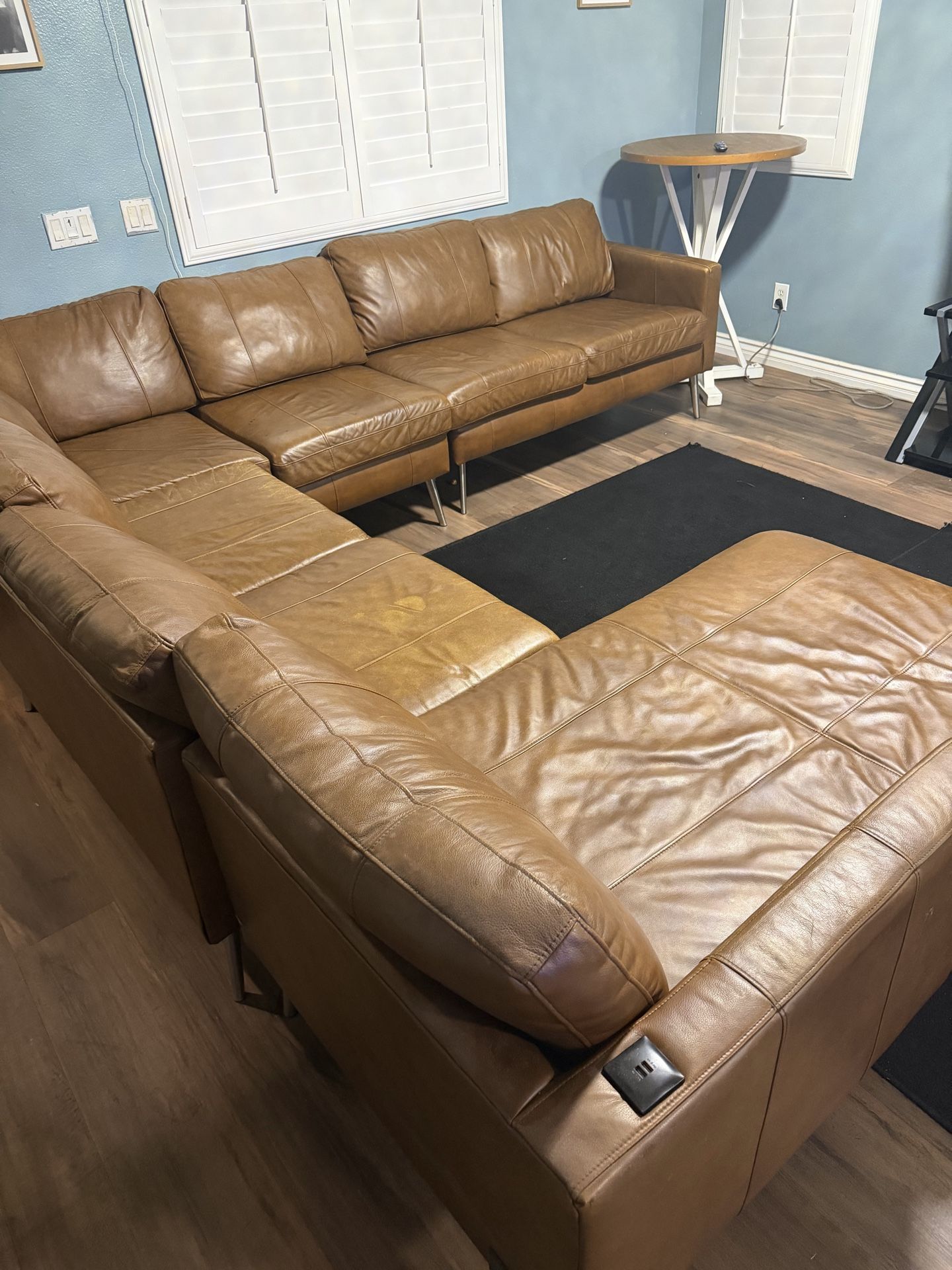 Couches brown leather for Sale in Victorville, CA - OfferUp