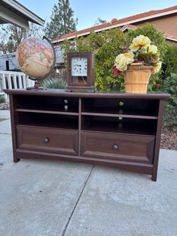 Modern Media TV Stand Entertainment Center Good Condition
