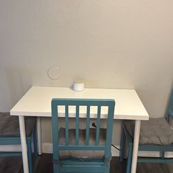 Table/dinning  Comes With Chairs