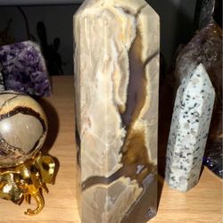 UV Reactive Volcano Agate Tower 