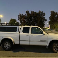 2000 Toyota Tundra Camper Shell.