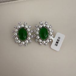 Women’s green & silver pearl earrings
