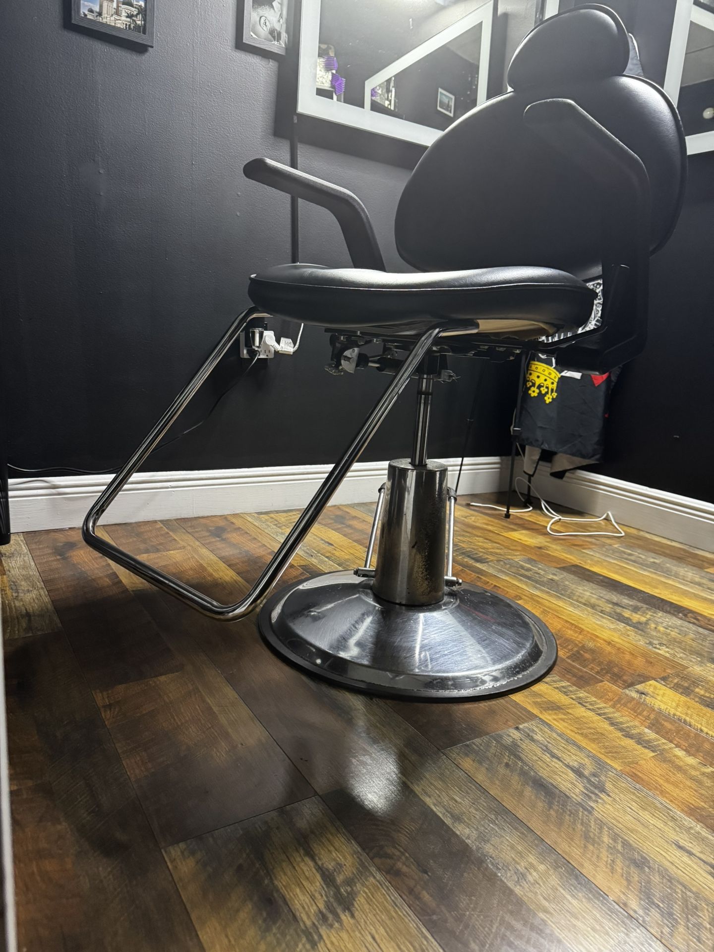 Barber / Stylist chair