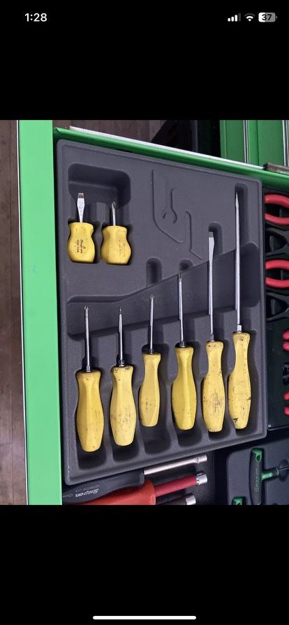 Rare set of 8 Snap-on yellow hard handle screwdriver set come with snap on organizer