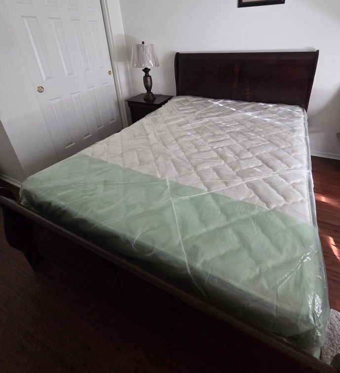 Queen Size Bedroom Set 