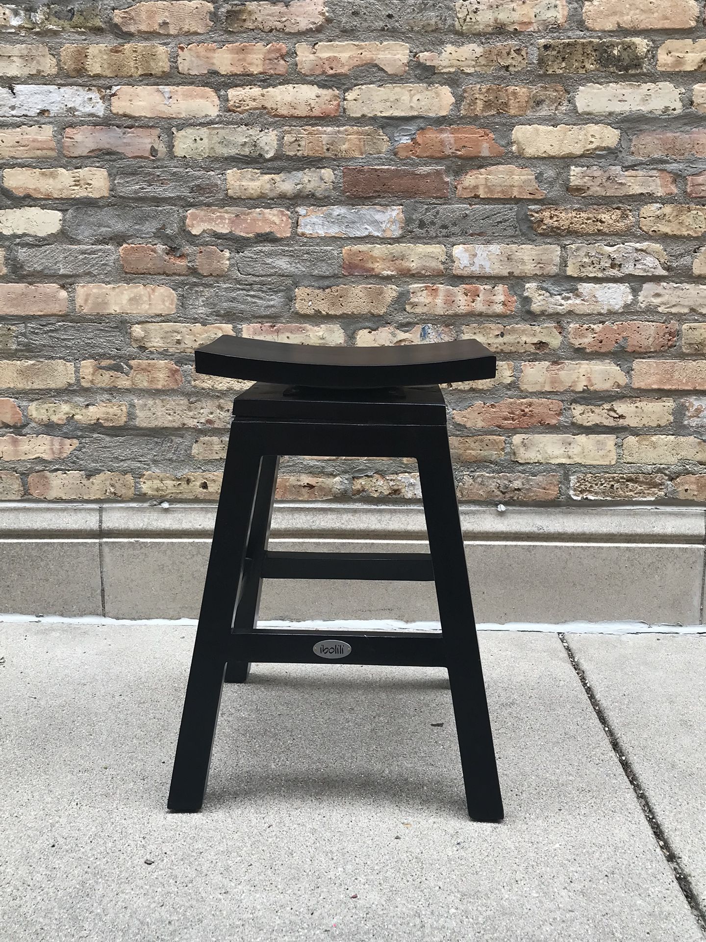 NEW Set Of 4 Swivel Counter Stools