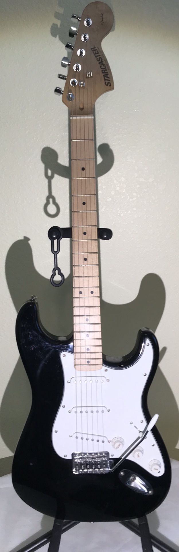 FENDER STARCASTER Strat Electric Guitar Black