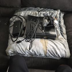 2010 XBOX 360 (S) Slim 250gb