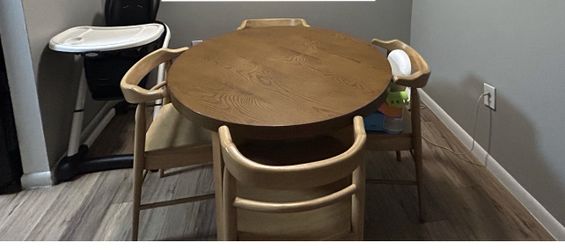 Round Table And Chairs