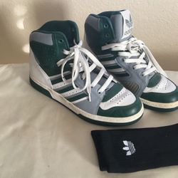 Men’s used size 8 Adidas