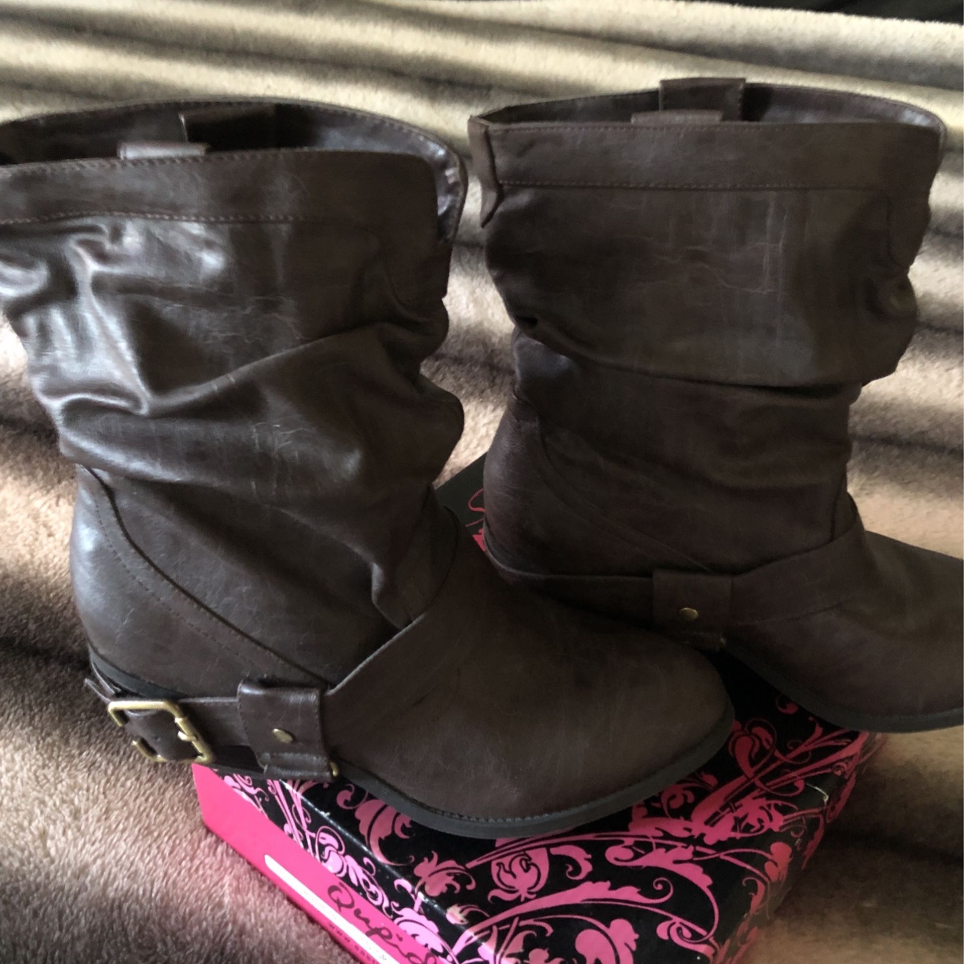 New Qupid/ Rush-10 .. Brown Cowgirl Boots Size 7