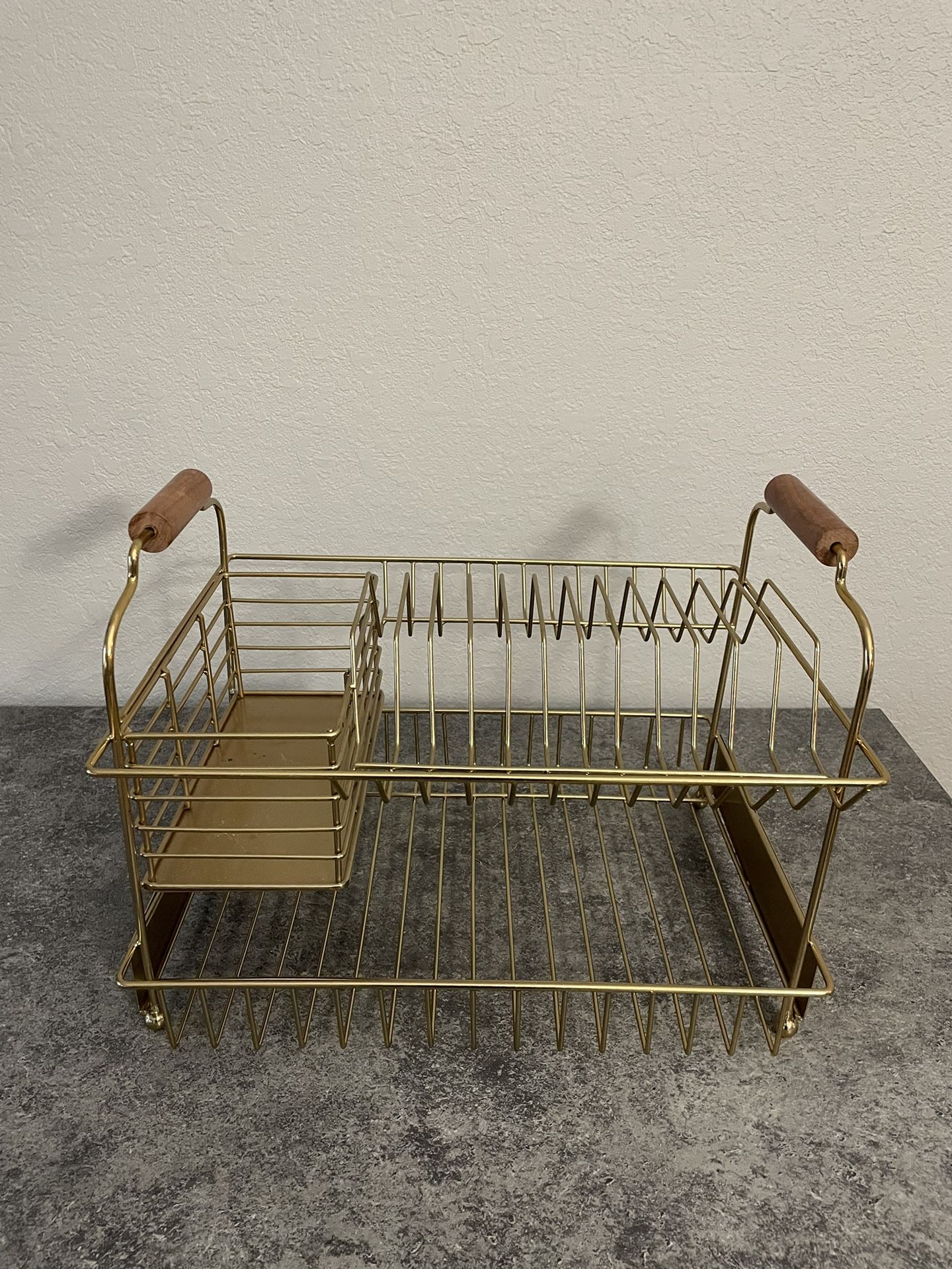 GOLD DISH DRAINER / NO RUST for Sale in Miami, FL - OfferUp