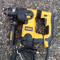 DeWalt D25303 SDS 1&1/4 Roto Rotary Hammer Drill.  Almost New Condition For Pick Up Fremont Seattle. No Low Ball Offers Please. No Trades 