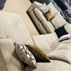 Stylish Stunning Cozy Sectional!