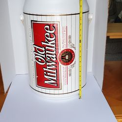 Vintage Old Milwaukee Beer Cooler