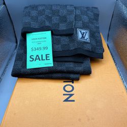Louis Vuitton Scarf Monogram Wrap Black And White for Sale in Chicago, IL -  OfferUp