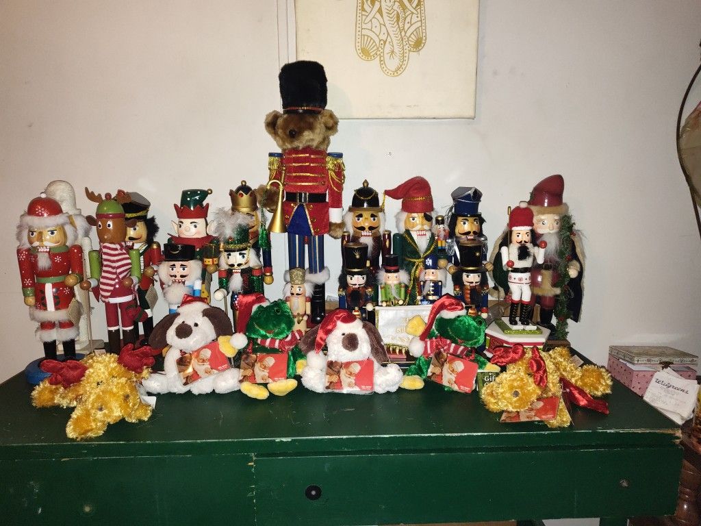 Lot: Nutcracker and Plush Collection, Various Sizes