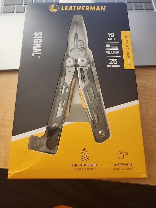 Leatherman Signal