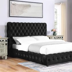 King Size Tufted Bed Frame / Mattress Included / Color Black /New In A Box     Cama Tamaño King  Color Negra / Colchon Incluido  Nueva En Caja 