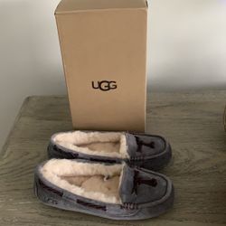 UGG WOMAN SLIP ON SHOES NIB 