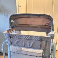 Baby Crib / Bassinet 