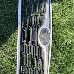2020 2021 Toyota Highlander FRONT UPPER Grille