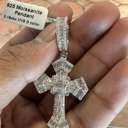 VVS Moissanite Pendant