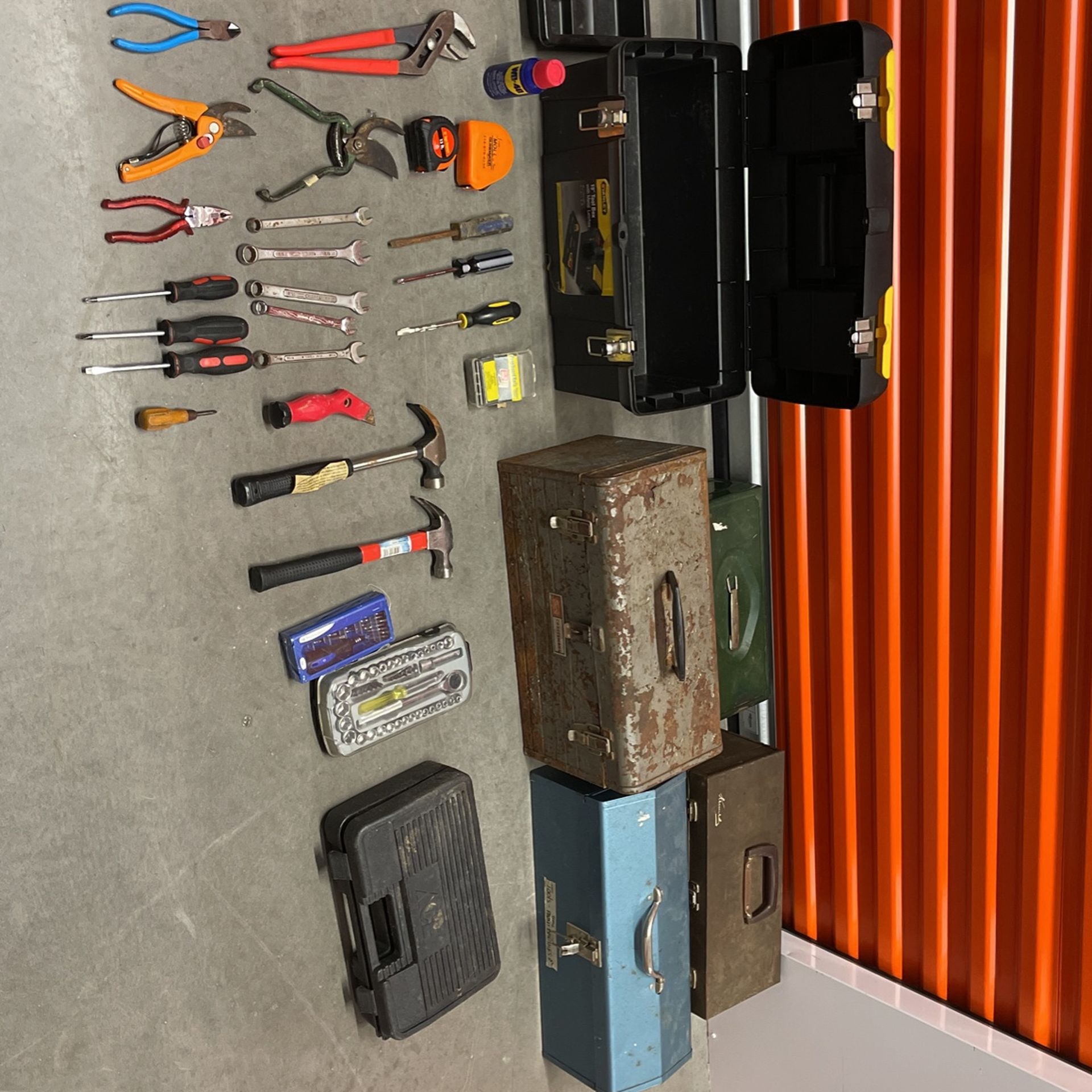 5   Tool boxes a ton of miscellaneous tools