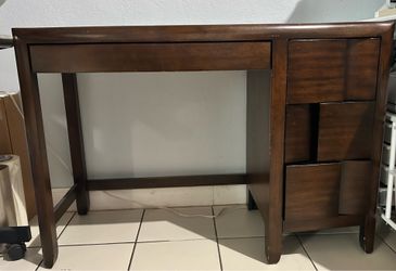 Escritorio de madera