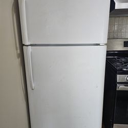 FRIGIDAIRE  Refrigerator 
