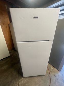 Top freezer refrigerator