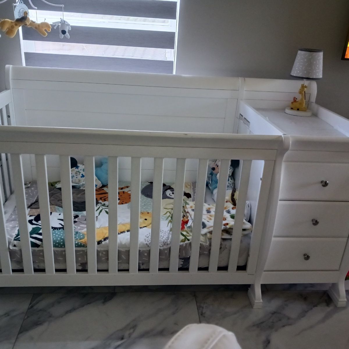 Crib With Changing Table And Drawers 