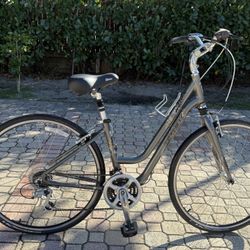 HYBRID TREK 3-8 SPEED MEDIUM FRAME  - TUNE UP DONE ✅