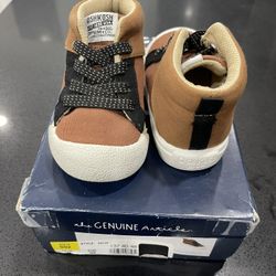 Used Toddler Boots  Size 6/ Botas De Ñino Usadas