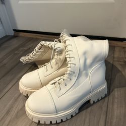 Beige boots