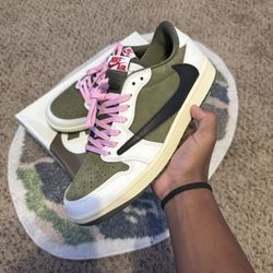 Travis Scott reverse olive Air Jordan 1
