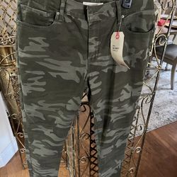 Levi’s 711 Skinny Ankle Mid Rise Stretch Jean