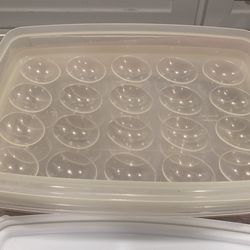 2 Rubbermaid Devil Eggs Container