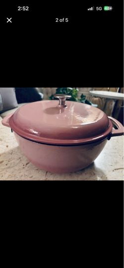 Cast iron Dutch oven pot pink