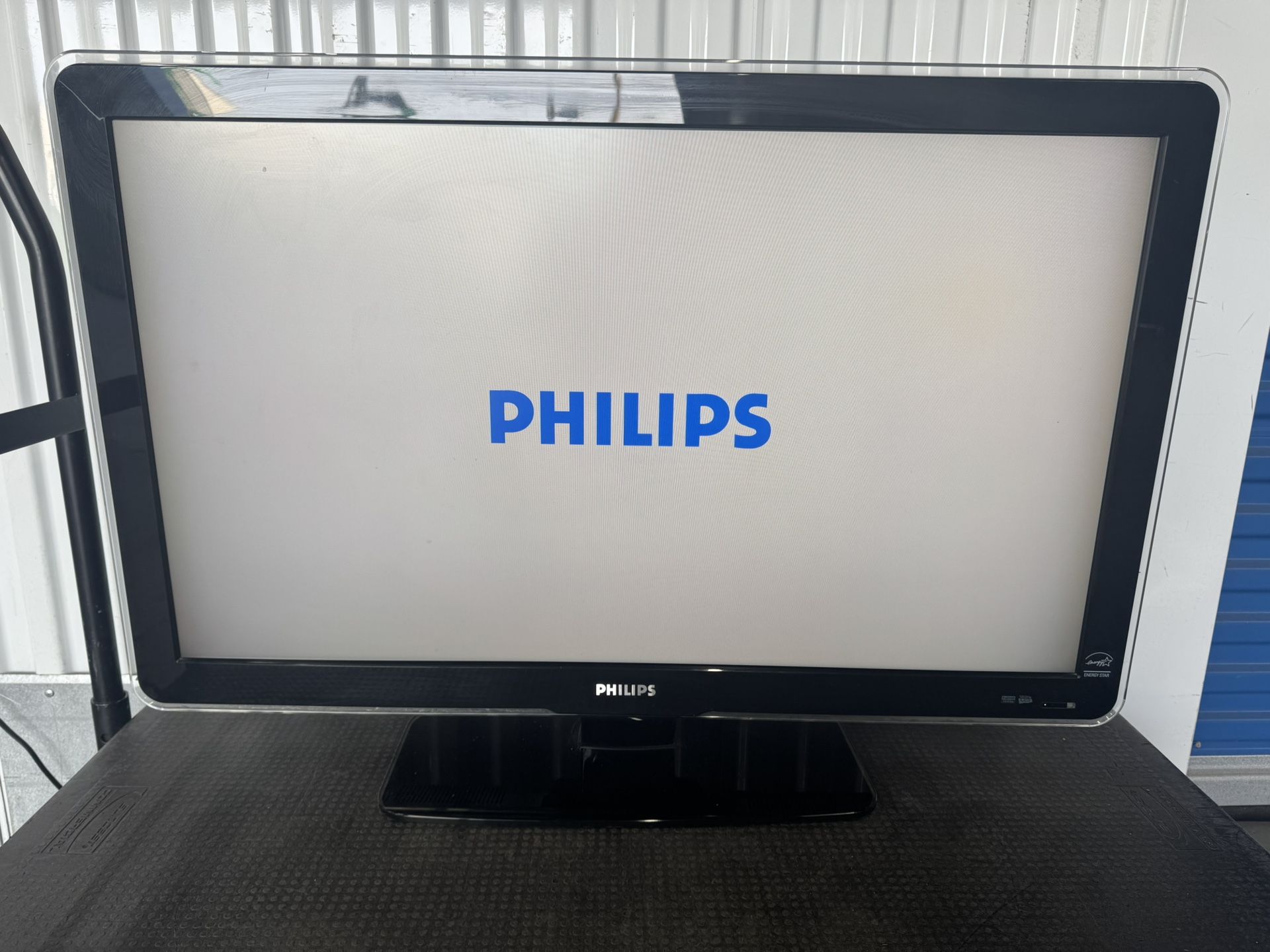 PHILIPS 42 Inch TV (NO REMOTE)